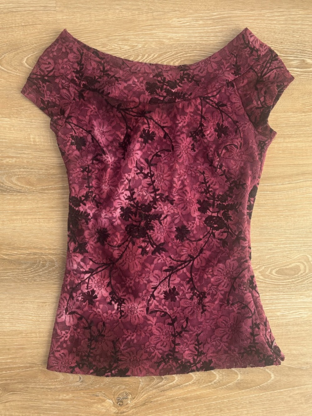 Vintage 90s La Belle Purple Red Lace Floral Velvet Boatneck Fitted Top
